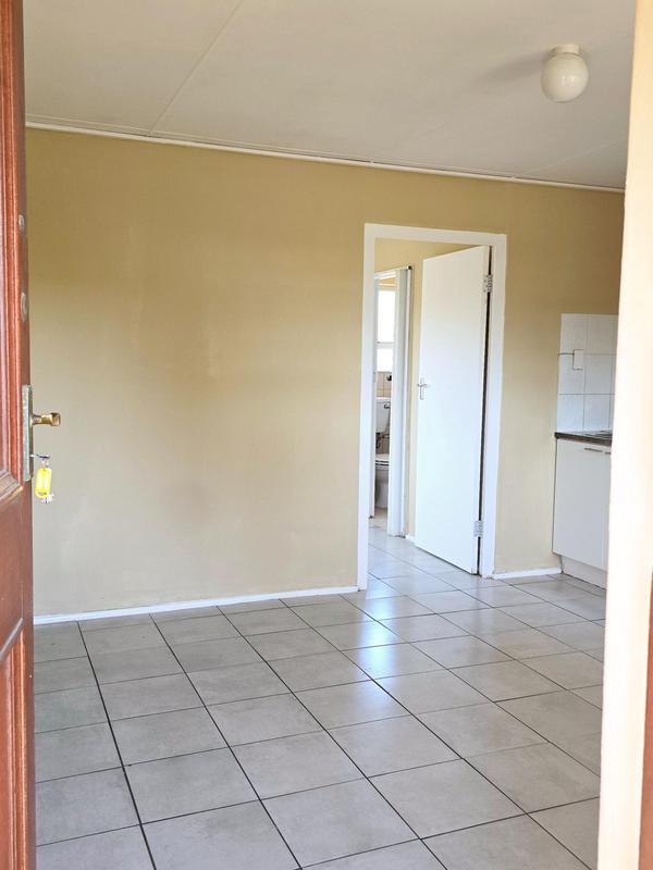 To Let 1 Bedroom Property for Rent in Oakglen Western Cape